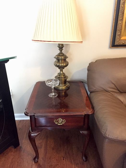 American Drew end table and vintage Stiffel lamp (pair)