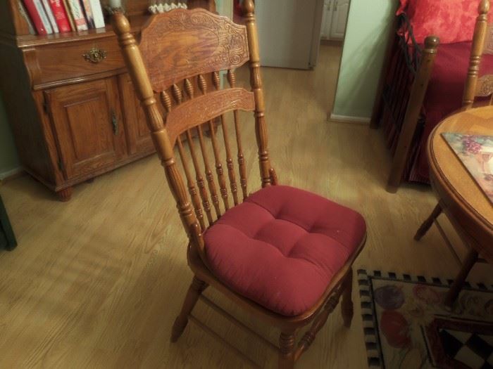 6 Oak chairs included in set (incl 2 arm chairs)