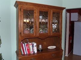 Oak leaded top 2-piece Hutch