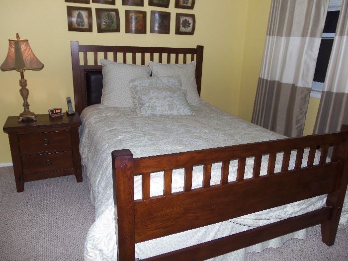 Beautiful Mission style master bedroom set - Queen bed with headboard & foot board & incl mattress