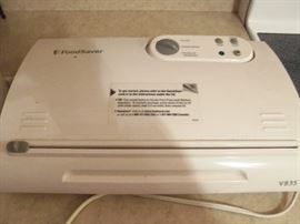 Food Saver vacuum sealer w/bags