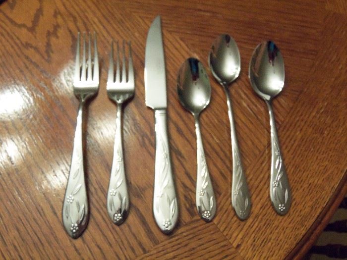 Beautiful set (service for 12) of Temp-Tations (QVC) flatware 18/10 Stainless steel - like new