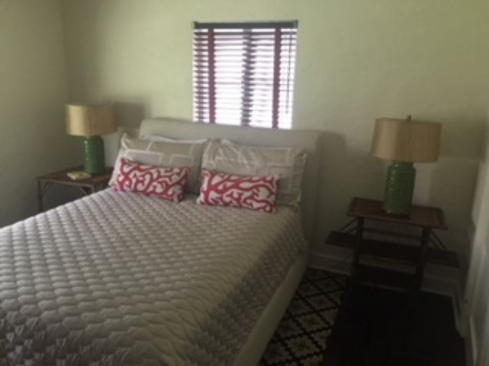 Queen bed, linens and night tables