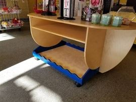 61x31.5x23 custom shelve on wheels ...