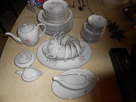 Golden Rose dish set