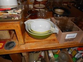 Pyrex bowls