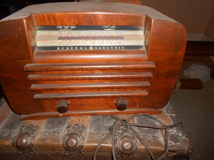 General Electric wood cased radio