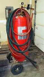 PORTER CABLE TYPE 1 STATIONARY VERTICAL AIR COMPRESSOR, MODEL CPLC7060V-1, 60 GAL, 135 MAX PSI, 15.2CFM WITH HOSE