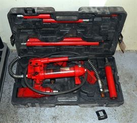PITTSBURGH HYDRAULIC EQUIPMENT LIFT, 8000# CAPACITY, IN HARD CASE