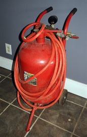 CENTRAL PNEUMATIC 40# ABRASIVE BLASTER 300PSI HOSE AND BLAST TIP