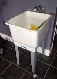 UTILATUB UTILITY SINK ON STAND WITH FAUCET 33"H X 17.5"W X 23.5"D
