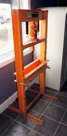 CENTRAL HYDRAULICS 20T SHOP PRESS