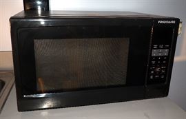 FRIGIDAIRE MICROWAVE MODEL FFCE1638LB