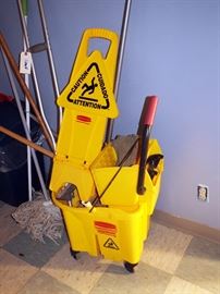 RUBBER MAID COMMERCIAL PRODUCTS MOP BUCKET WITH RINGER, WET FLOOR SIGN, MOPS, TRASH CANS AND MORE