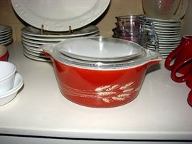 Covered Pyrex Baking Dish; Red Wheat