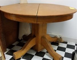 Round Oak Table