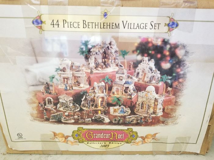 Beautiful Grandeur Noel Bethlehem Village Set 