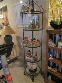 Etagere plus more Collectibles