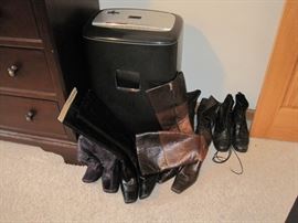 Ladies Boots size 8.