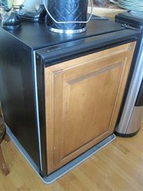 U-Line Refrigerator. 6 CU FT.