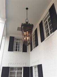 EXCEPTIONAL BRONZE HANGING LIGHT FIXTURE.  MID-NINETEENTH CENTURY.