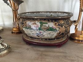 DECORATIVE ACCESSORIES