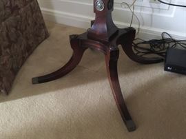 MAHOGANY BAKER OCCASIONAL TABLE