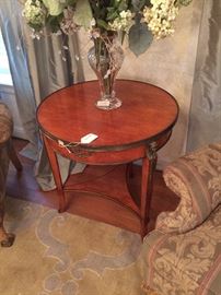 FRENCH STYLE TABLE WITH LARGE BOUQUET