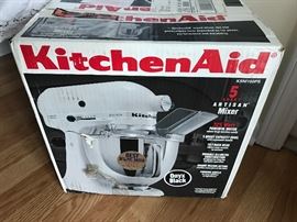 NEW IN BOX- NEVER REMOVED WEDDING PRESENT- ALL THE ATTACHMENTS- PRICED TO SELL