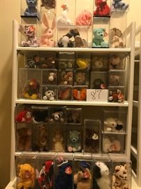 Beanie Babies http://www.ctonlineauctions.com/detail.asp?id=680811