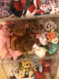  Beanie Babies http://www.ctonlineauctions.com/detail.asp?id=680834