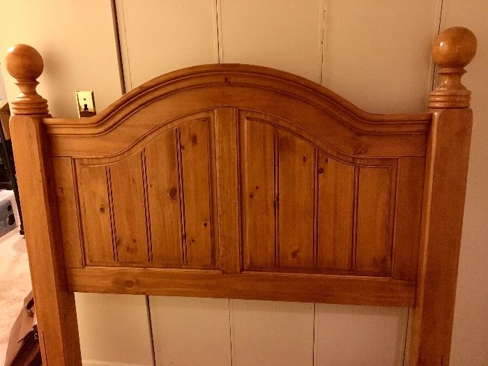 Knotty Pine Queen Bed (Headboard, Footboard & Bedrails)