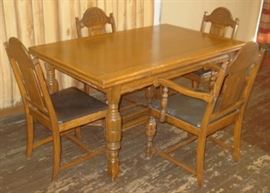 Oak Draw Leaf Dining Table w/4 Chairs