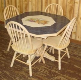Kitchen Table w/4 Chairs