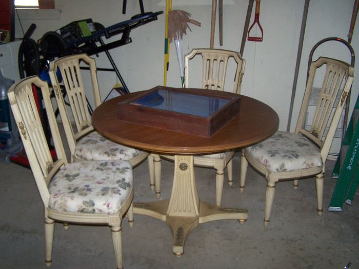36" dining table, 2 leaves, 4 chairs
