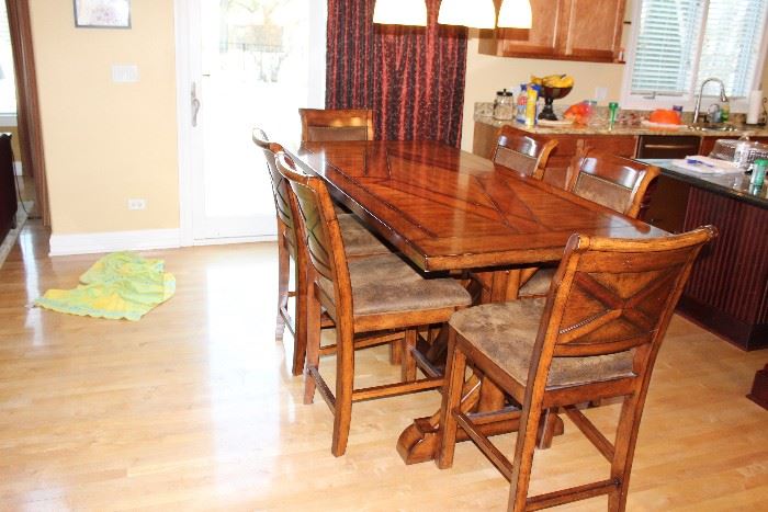 kitchen table and chairs 