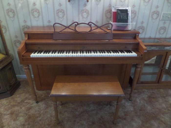 Cable spinit piano - in good condition 36” tall 