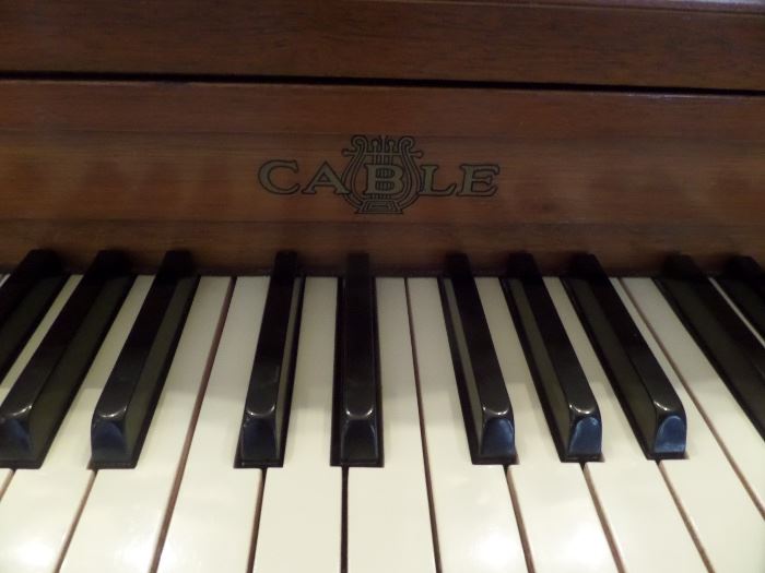 Cable spinit piano in good condition 36” tall 