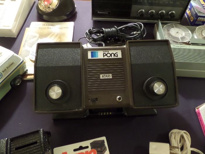 Atari Pong gaming console