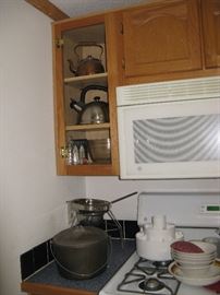 Cast Iron 8  QT Dutch Oven, Copper Tea Kettle 