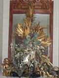FLORAL ARRANGEMENT AND MIRROR