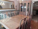 DINING TABLE W/ TWO LEAVES AND 2 ARM AND 4 SIDE CHAIRS.