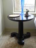 LOVELY ROUND SIDE TABLE