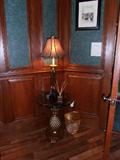 ANOTHER PINEAPPLE STAND W/ LAMP