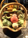 BEAUTIFUL CERAMIC FRUIT IN BASKET
