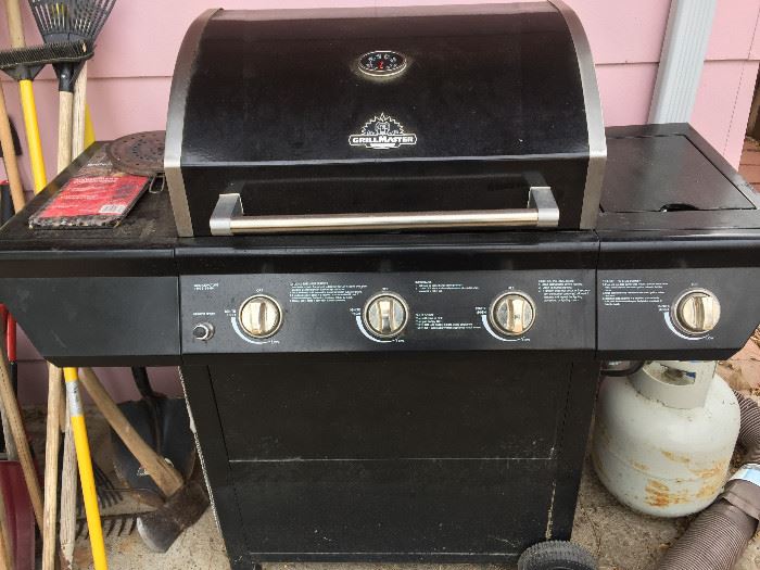 Grill master BBQ grill... good working condition
