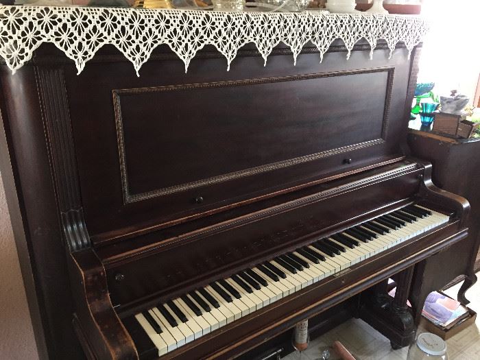 Unique piano. Sound great!