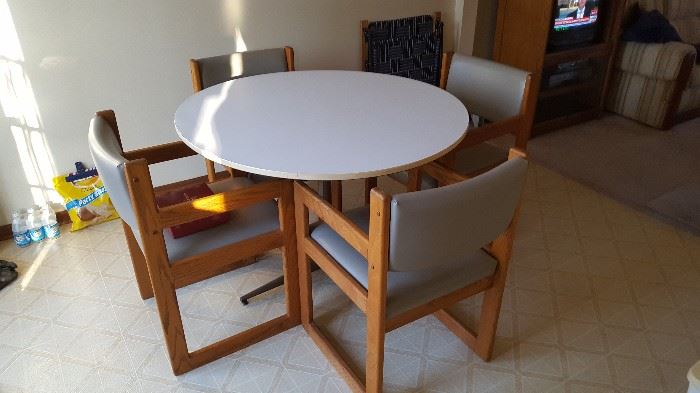 dining table & chairs $100