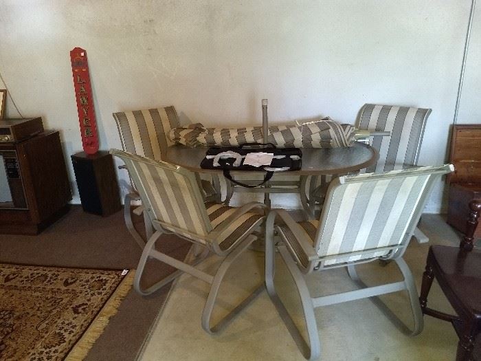 Patio set for 4 chairs and umbrella $95