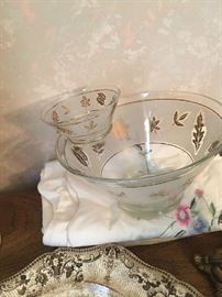 Collectible vintage salad bowl or chip and dip set.